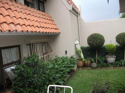 Townhouse For Rent in Waterkloof Heights, Pretoria