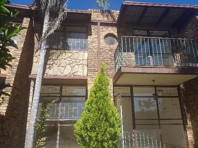 Duplex For Sale in Val De Grace, Pretoria