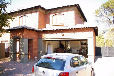 Townhouse For Rent in Faerie Glen, Pretoria