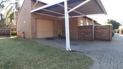 Townhouse For Rent in La Montagne, Pretoria