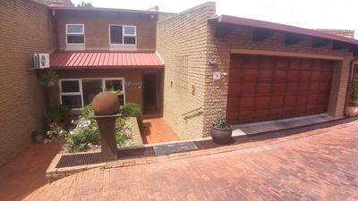 Townhouse For Rent in Lydiana, Pretoria