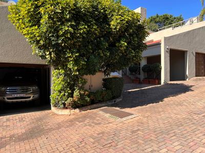 Townhouse For Rent in Waterkloof Heights, Pretoria